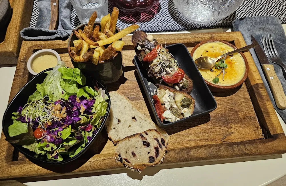 Bruschetta Pesto Feta Crème Brûlée Au Chèvre