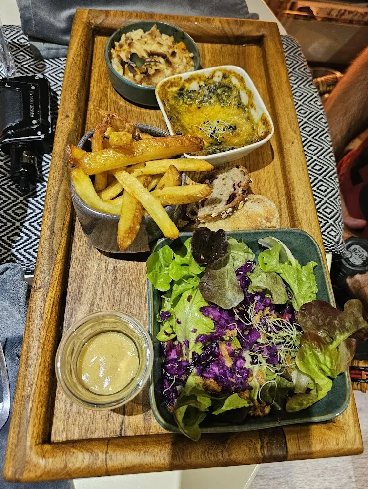 Crumble Savoyard Aux Chanterelles Butternut Lasagne Brandade Pesto Rosso Épinard Salade Frites